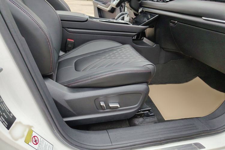 Used Bestune T99 2020 20TD Automatic Premium Edition Interior 4