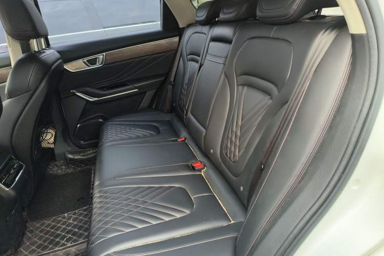Used Bestune T99 2020 20TD Automatic Premium Edition Interior 4