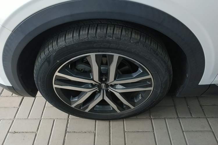 Used Bestune T99 2020 20TD Automatic Prestige Edition Left Front Wheel Hub