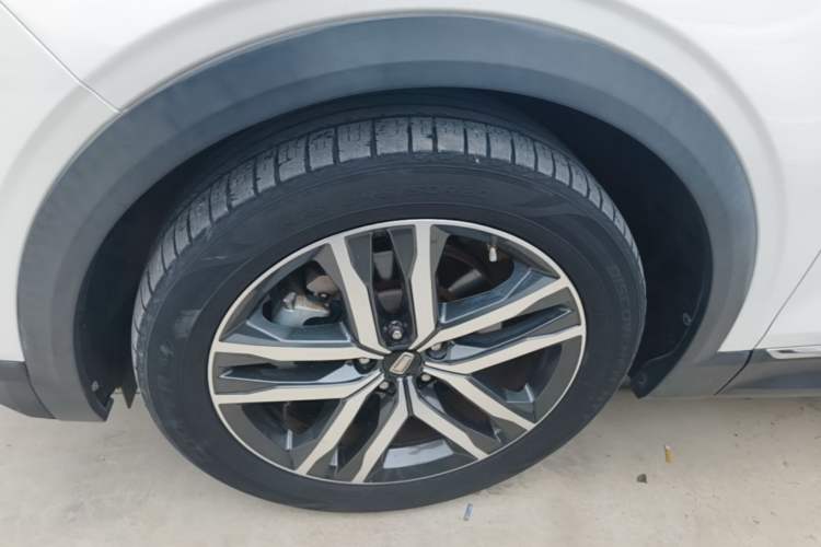 Used Bestune T99 2020 20TD Automatic Premium Edition Left Front Wheel Hub