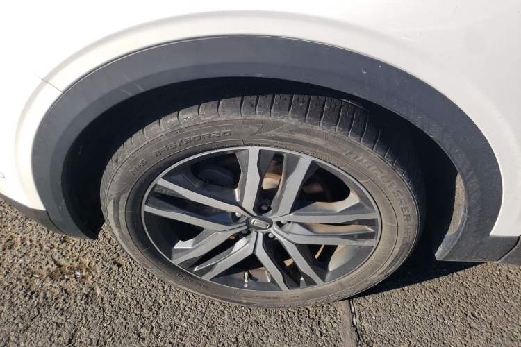 Used Bestune T99 2020 20TD Automatic Prestige Edition Left Front Wheel Hub