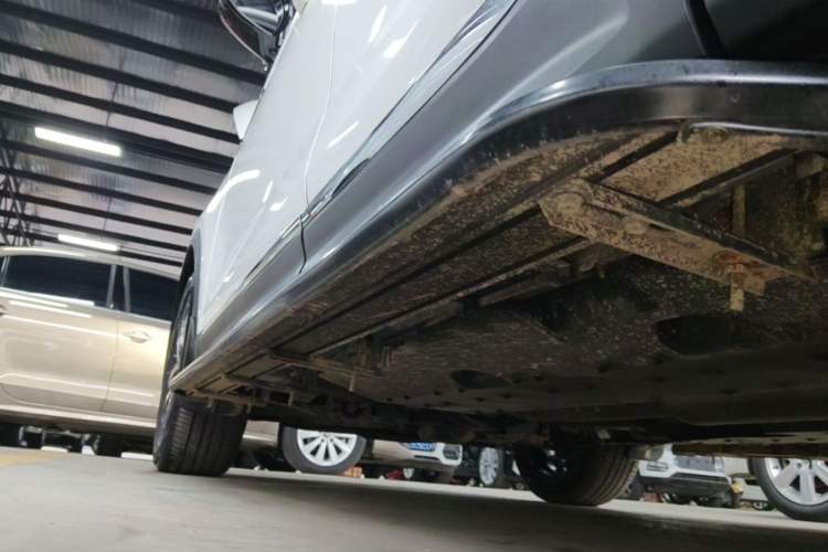 Used Bestune T99 2020 20TD Automatic Luxury Edition Left Side Sill