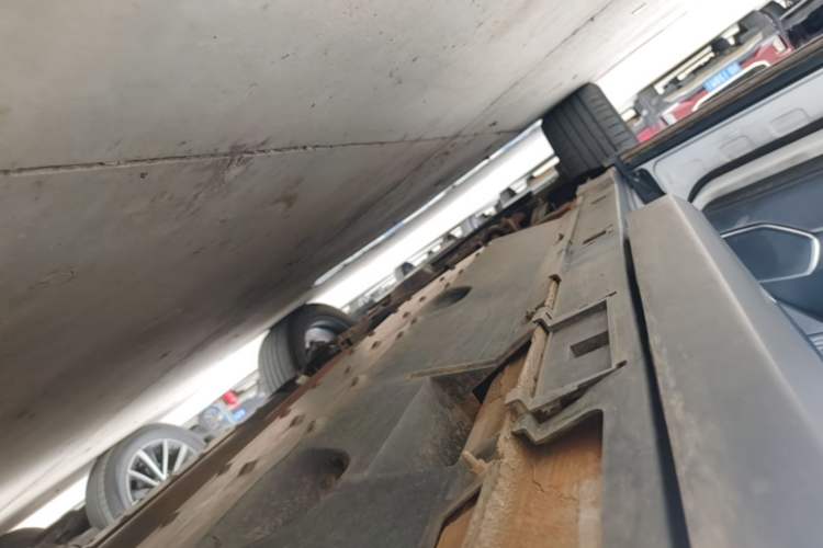Used Bestune T99 2020 20TD Automatic Premium Edition Left Side Sill