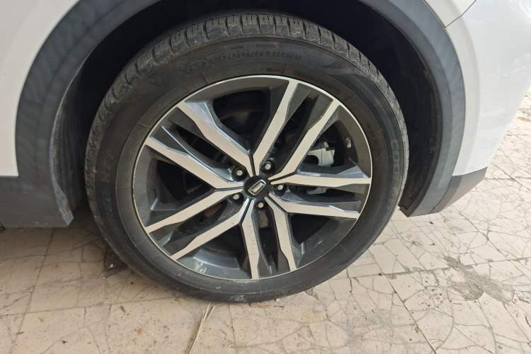Used Bestune T99 2020 20TD Automatic Premium Edition Right Front Wheel Hub