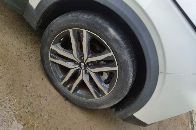 Used Bestune T99 2020 20TD Automatic Sport Premium Edition Right Front Wheel Hub