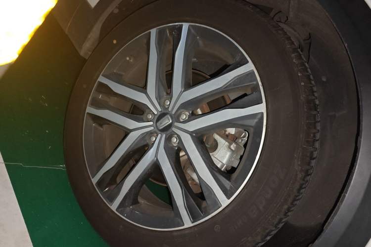 Used Bestune T99 2020 20TD Automatic Luxury Edition Right Front Wheel Hub