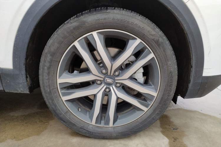 Used Bestune T99 2020 20TD Automatic Premium Edition Right Front Wheel Hub