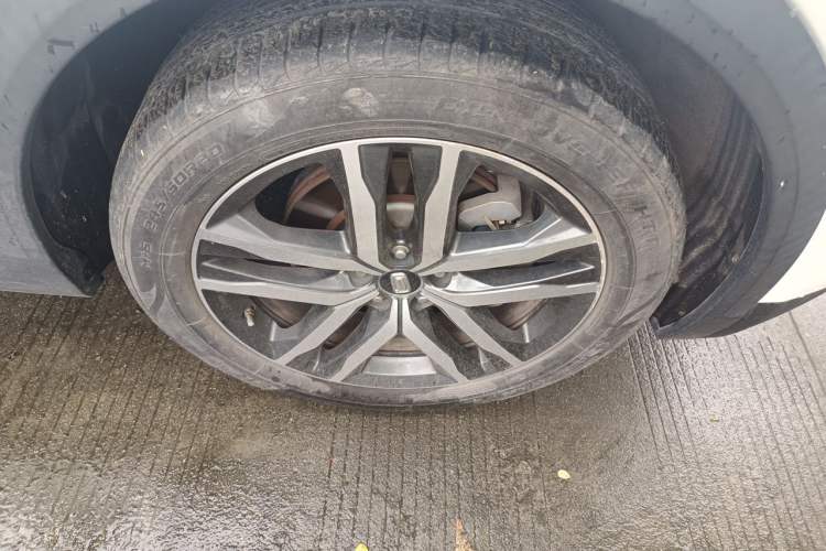 Used Bestune T99 2020 20TD Automatic Premium Edition Right Front Wheel Hub