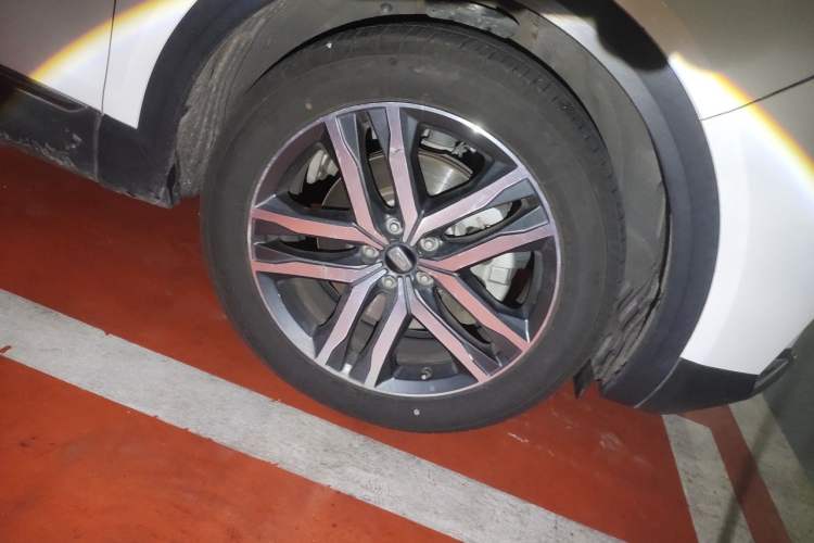 Used Bestune T99 2020 20TD Automatic Luxury Edition Right Front Wheel Hub
