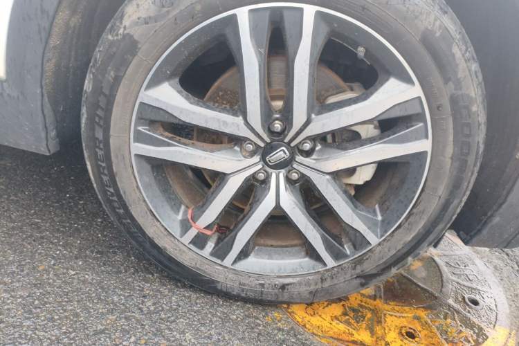 Used Bestune T99 2020 20TD Automatic Premium Edition Right Front Wheel Hub