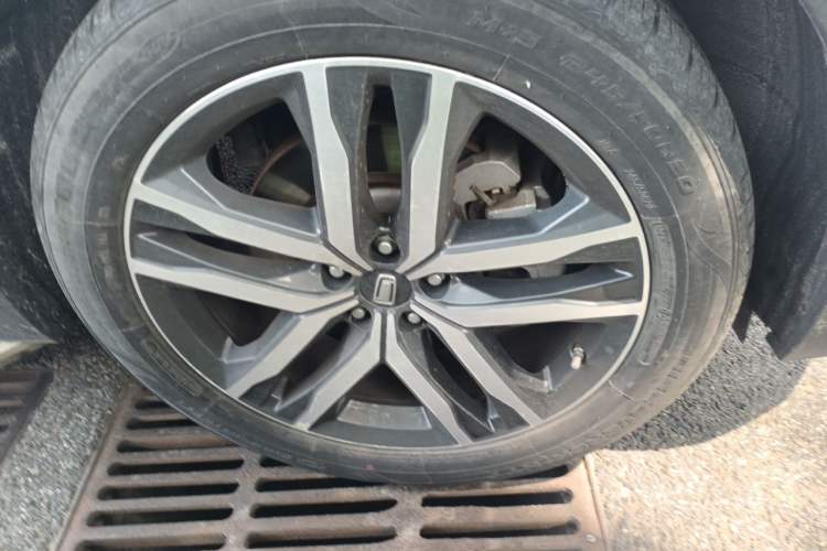 Used Bestune T99 2020 20TD Automatic Premium Edition Right Front Wheel Hub