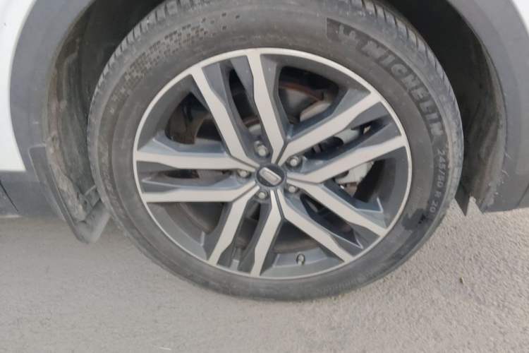 Used Bestune T99 2020 20TD Automatic Premium Edition Right Front Wheel Hub