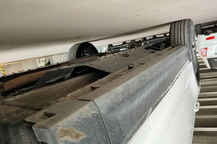 Used Bestune T99 2020 20TD Automatic Premium Edition Right Side Sill