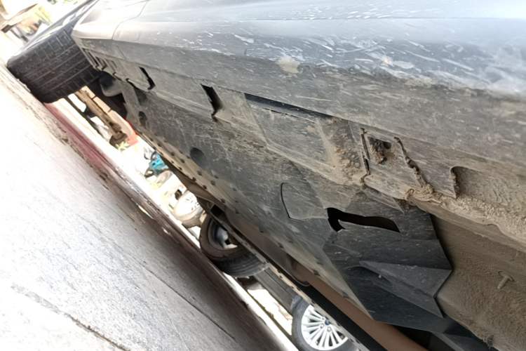 Used Bestune T99 2020 20TD Automatic Premium Edition Right Side Sill