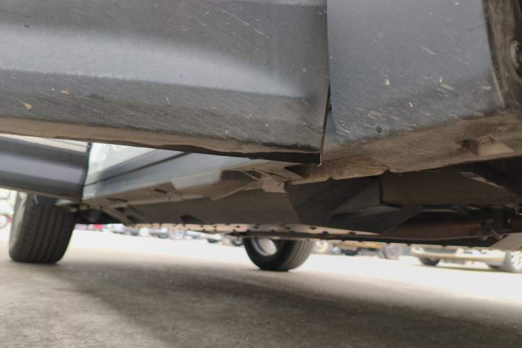 Used Bestune T99 2020 20TD Automatic Premium Edition Right Side Sill