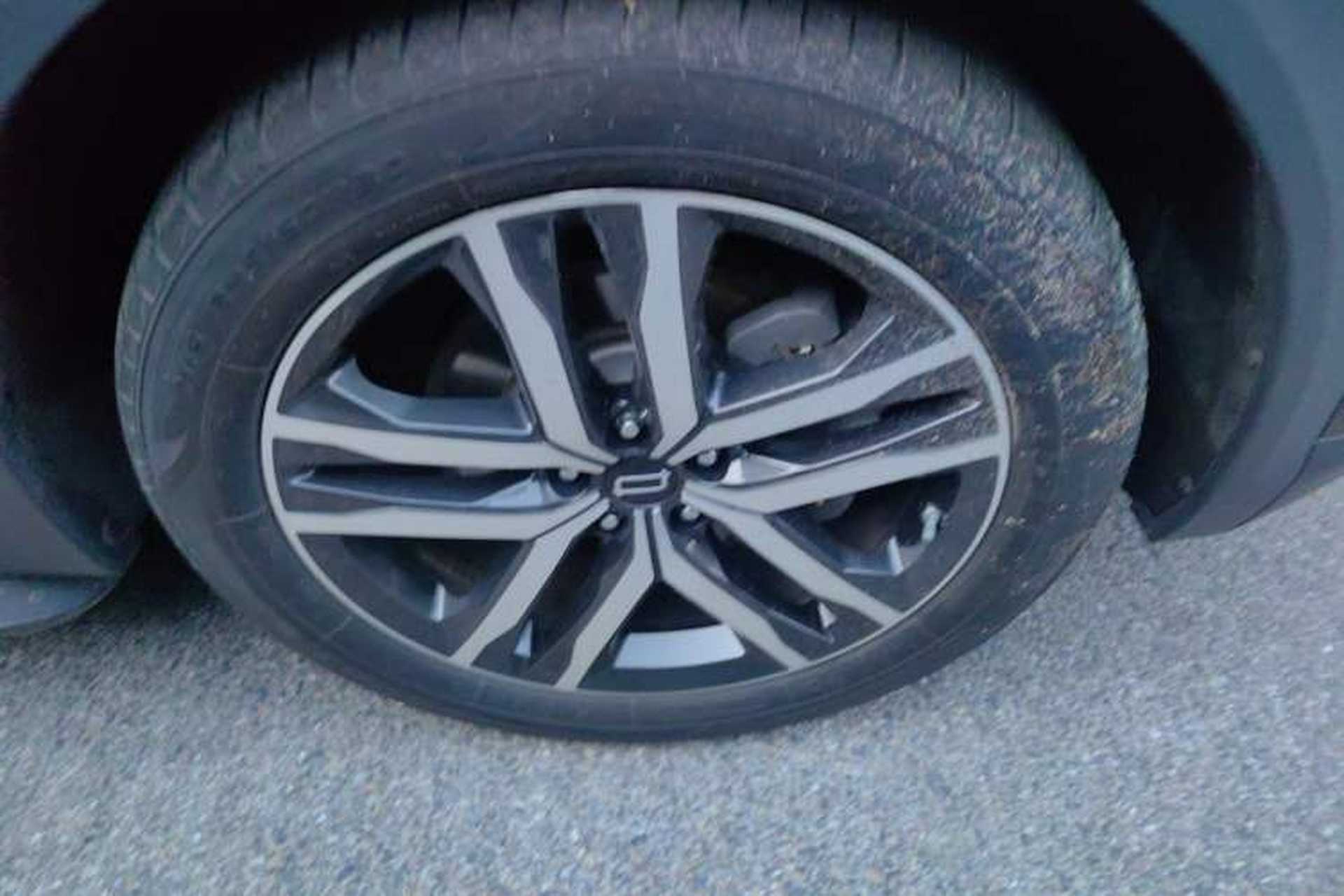 Used Bestune T99 2022 20TD Automatic Sport Premium Edition Right Front Wheel Hub