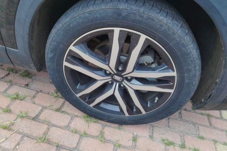 Used Bestune T99 2022 20TD Automatic Prestige Special Edition Right Front Wheel Hub