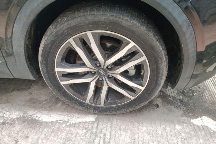 Used Bestune T99 2022 20TD Automatic Premium Edition Right Front Wheel Hub