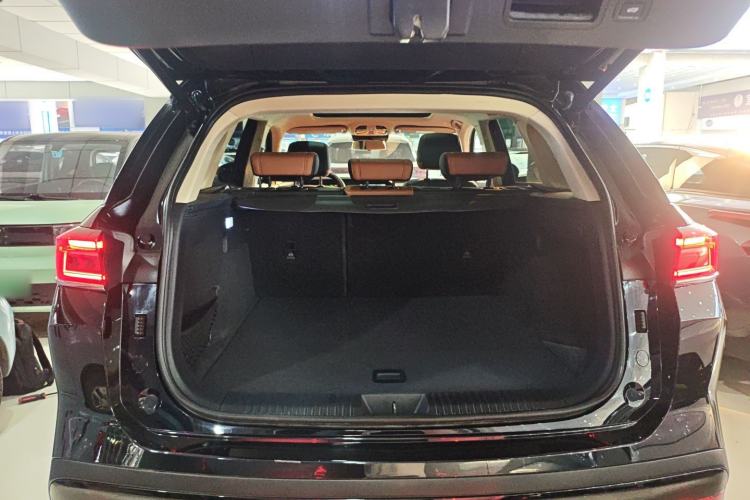 Used Bestune T99 2022 20TD Automatic Premium Edition Trunk