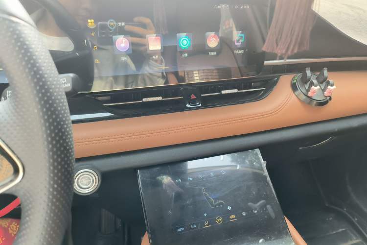 Used Bestune T99 2022 20TD Automatic Luxury Edition Audio And AC Panel