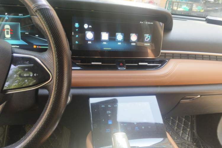 Used Bestune T99 2022 20TD Automatic Sport Prestige Edition Audio And AC Panel