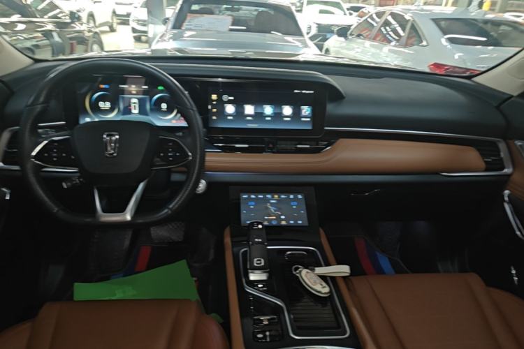 Used Bestune T99 2022 20TD Automatic Sport Prestige Edition Center Console