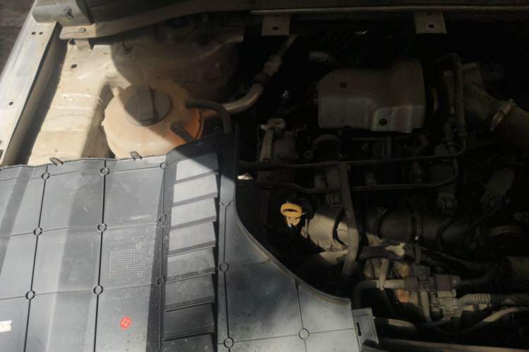 Used Bestune T99 2022 20TD Automatic Sport Prestige Edition Engine Bay Right