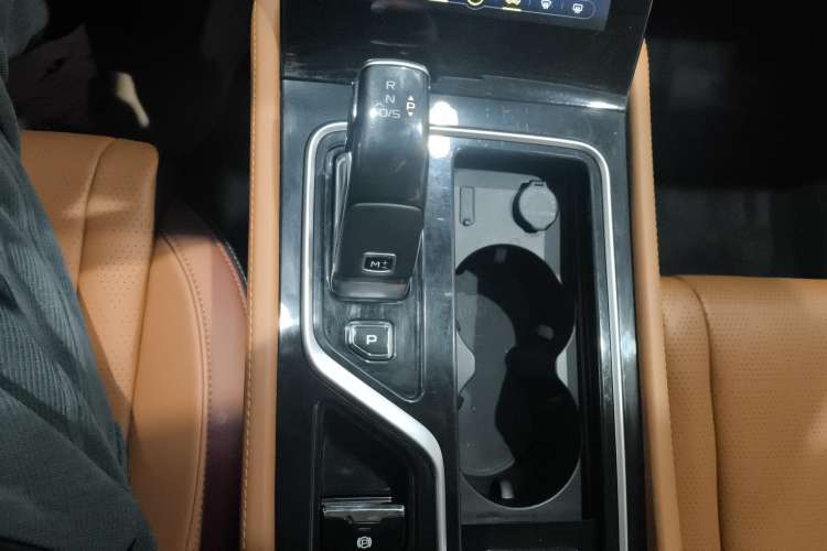 Used Bestune T99 2022 20TD Automatic Sport Prestige Special Edition Gear Lever