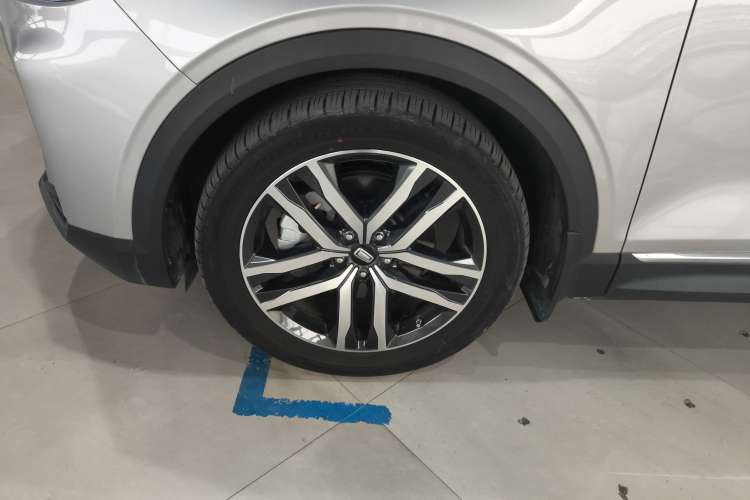 Used Bestune T99 2022 20TD Automatic Sport Prestige Special Edition Left Rear Wheel Hub