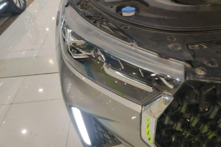 Used Bestune T99 2022 20TD Automatic Prestige Edition Right Front Headlight
