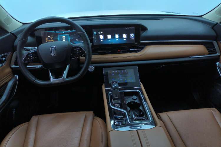 Used Bestune T99 2022 20TD Automatic Prestige Special Edition Center Console