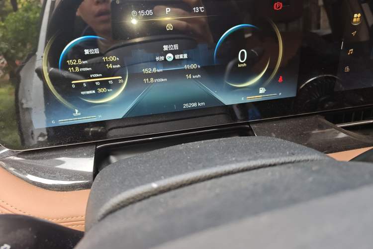 Used Bestune T99 2022 20TD Automatic Sport Premium Edition Odometer Close Up