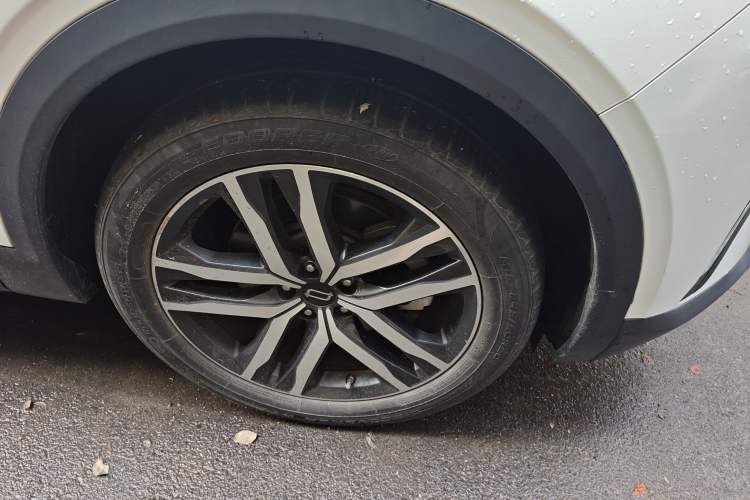 Used Bestune T99 2022 20TD Automatic Sport Premium Edition Right Front Wheel Hub