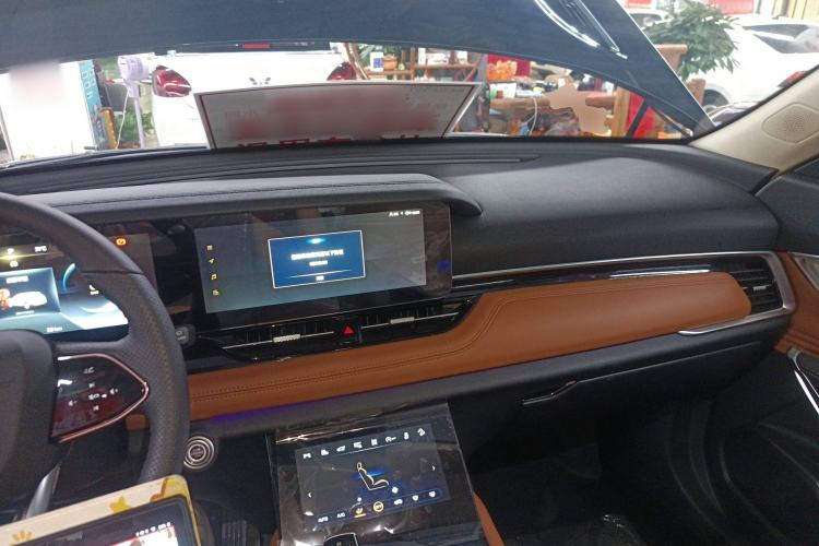 Used Bestune T99 2023 2.0T Automatic Premium (6AT) Center Console