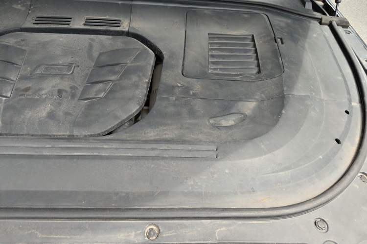 Used Bestune T99 2023 2.0T Automatic Premium (6AT) Engine Bay Left