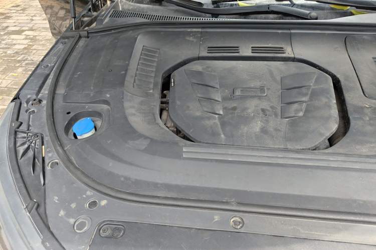 Used Bestune T99 2023 2.0T Automatic Premium (6AT) Engine Bay Right