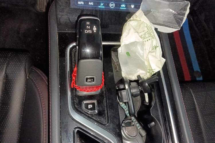 Used Bestune T99 2023 2.0T Automatic Prestige Edition Gear Lever