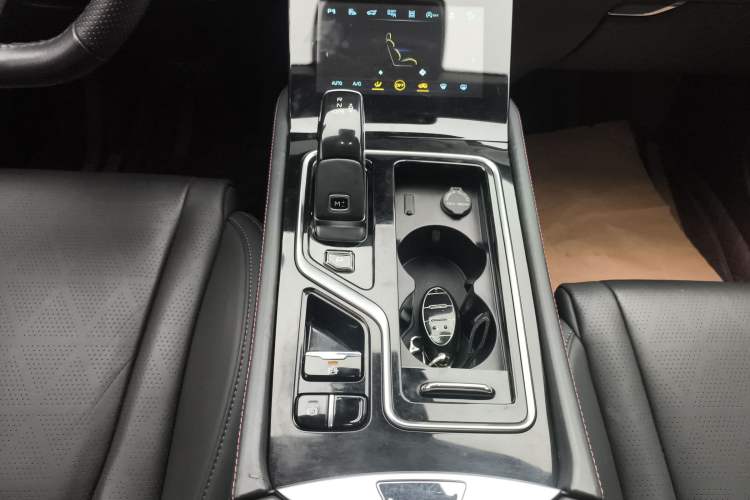 Used Bestune T99 2023 2.0T Automatic Prestige Edition Gear Lever