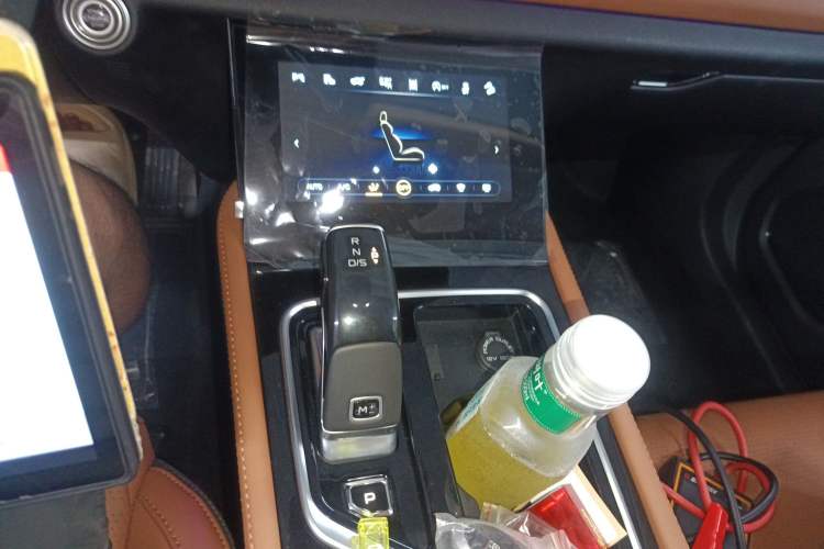 Used Bestune T99 2023 2.0T Automatic Premium (6AT) Gear Lever