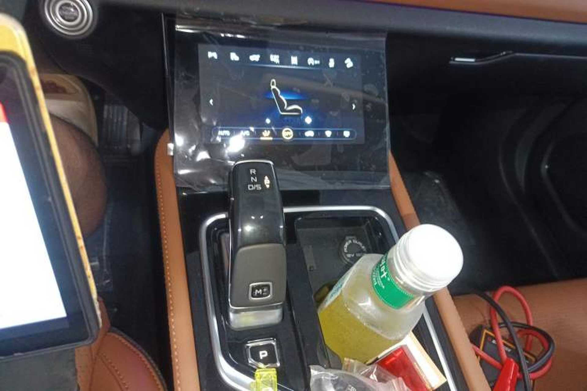 Used Bestune T99 2023 2.0T Automatic Premium (6AT) Gear Lever