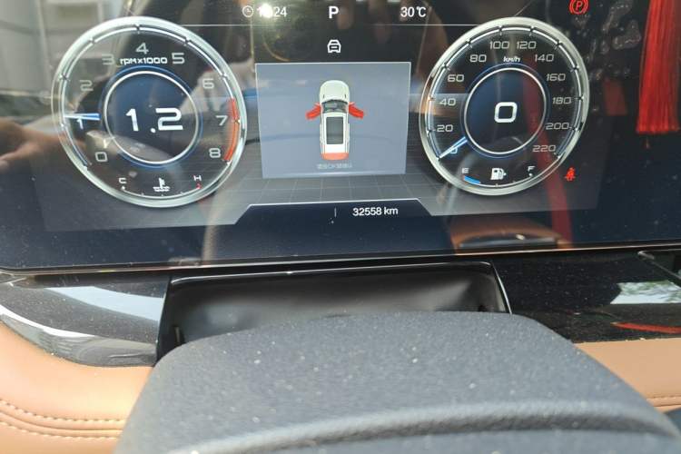 Used Bestune T99 2023 2.0T Automatic Premium (6AT) Odometer Close Up