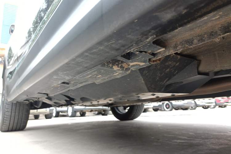 Used Bestune T99 2023 2.0T Automatic Prestige Edition (8AT) Right Side Sill