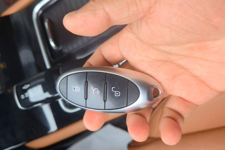 Used Bestune T99 2023 2.0T Automatic Premium (6AT) Vehicle Key
