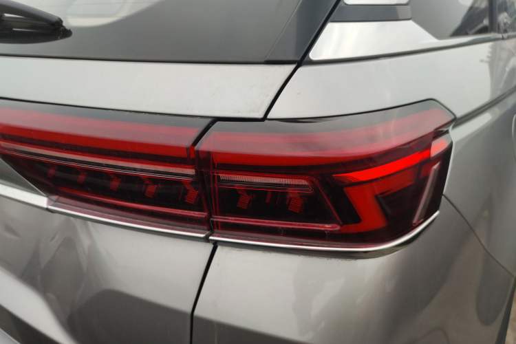 Used Bestune T99 2023 2.0T Automatic Premium (6AT) Right Rear Taillight