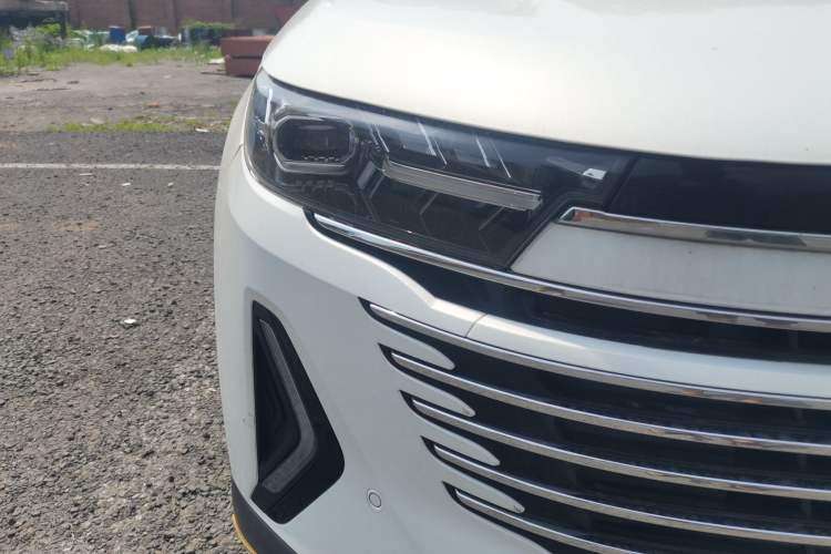 Used Bestune T99 2023 2.0T Automatic Premium (6AT) Right Front Headlight