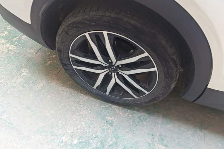 Used Bestune T99 2023 2.0T Automatic Prestige Edition Right Rear Wheel Hub