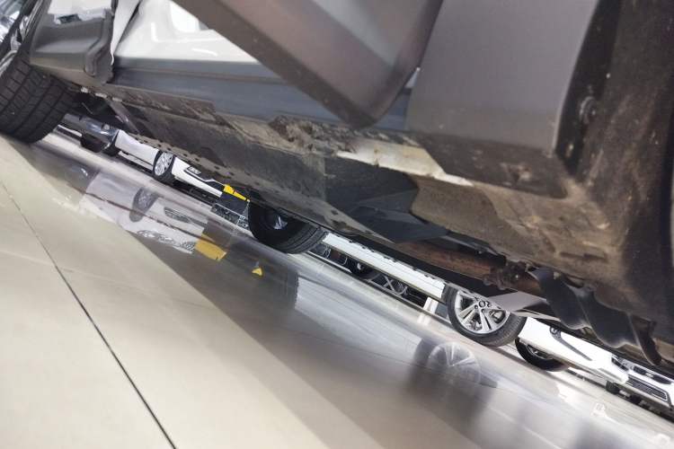 Used Bestune T99 2023 2.0T Automatic Premium (6AT) Right Side Sill