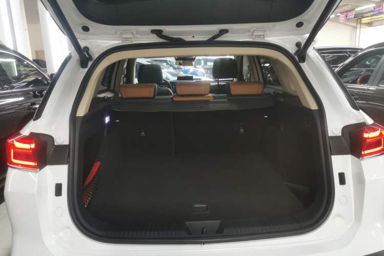 Used Bestune T99 2023 2.0T Automatic Prestige Edition Trunk