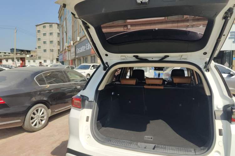 Used Bestune T99 2023 2.0T Automatic Prestige Edition Trunk