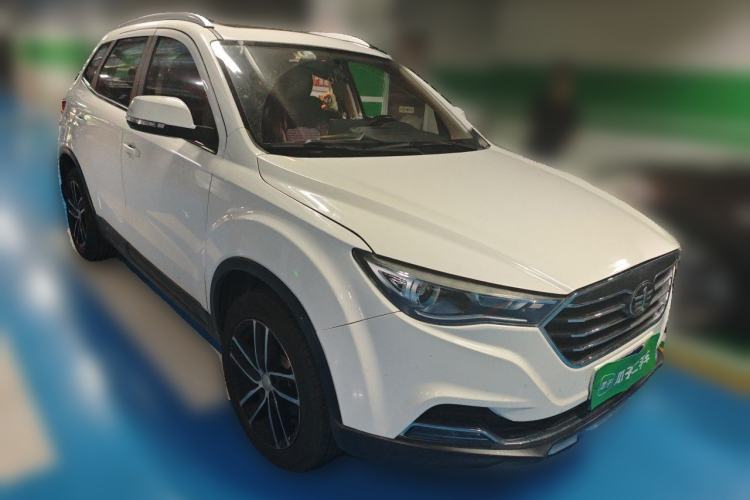 Used Bestune X40 2017 1.6L Automatic Luxury Model Front Right 45 Deg